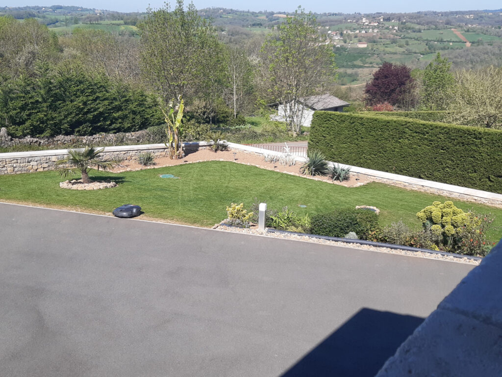 MAGNIFIQUE VILLA D’ARCHITECTE AVEC PISCINE, TRES BELLE VUE,