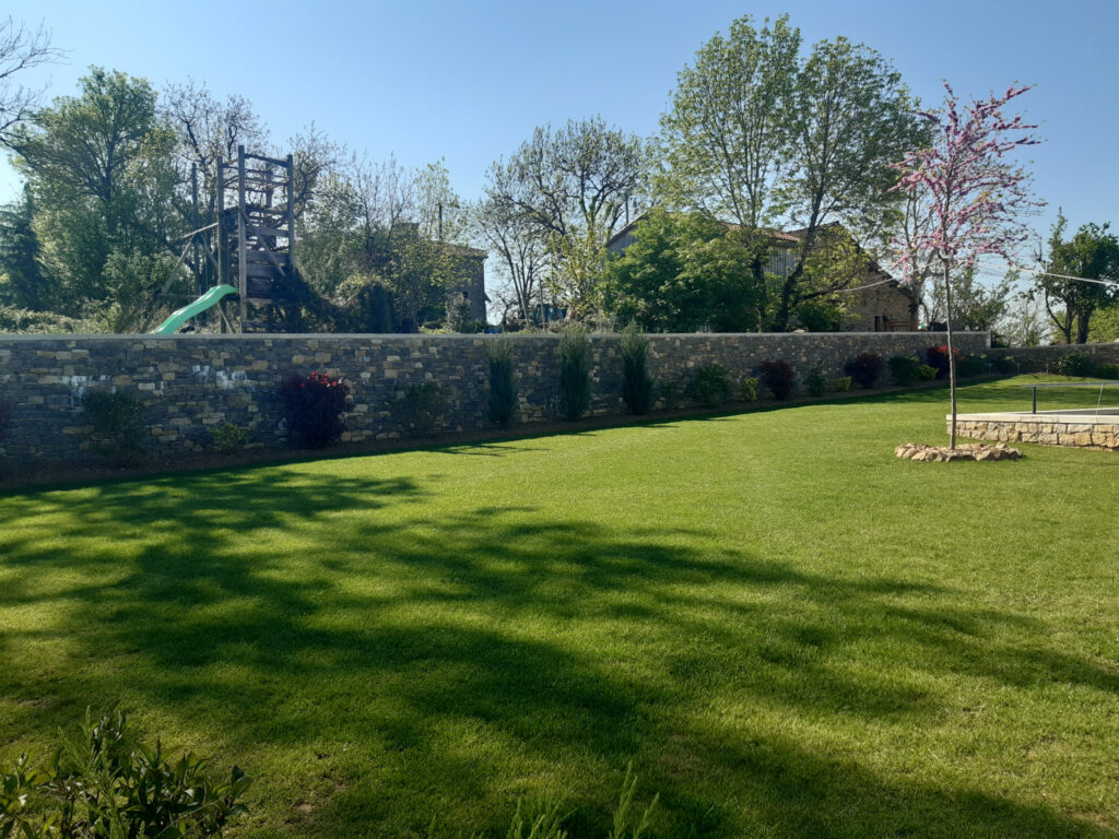 MAGNIFIQUE VILLA D’ARCHITECTE AVEC PISCINE, TRES BELLE VUE,