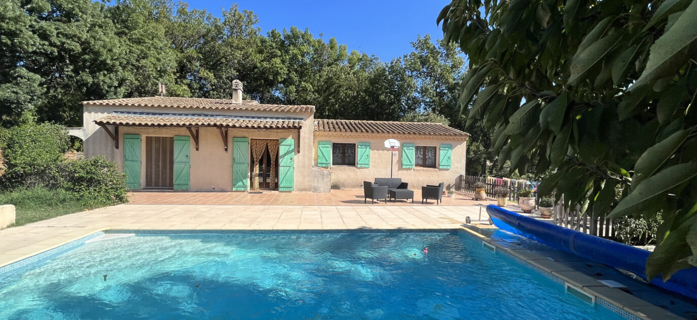 Villa individuelle avec piscine – 5 pièces – 4 chambres – 110 m²