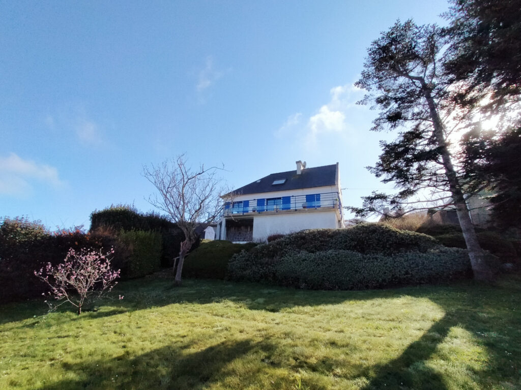 Maison de 130m2 sur un terrain constructible de 1708m2 avec