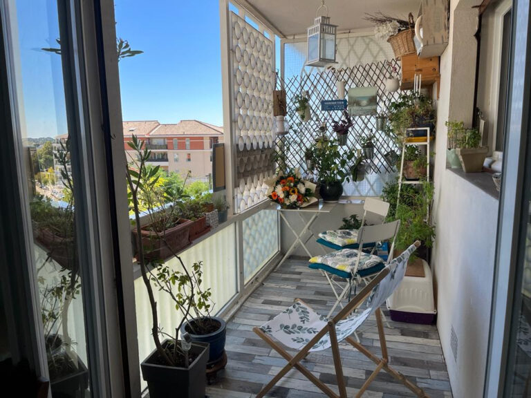 Charmant T3 LUMINEUX en DERNIER ETAGE avec TERRASSE – 4 pièces – 2 chambres – 64.5 m²