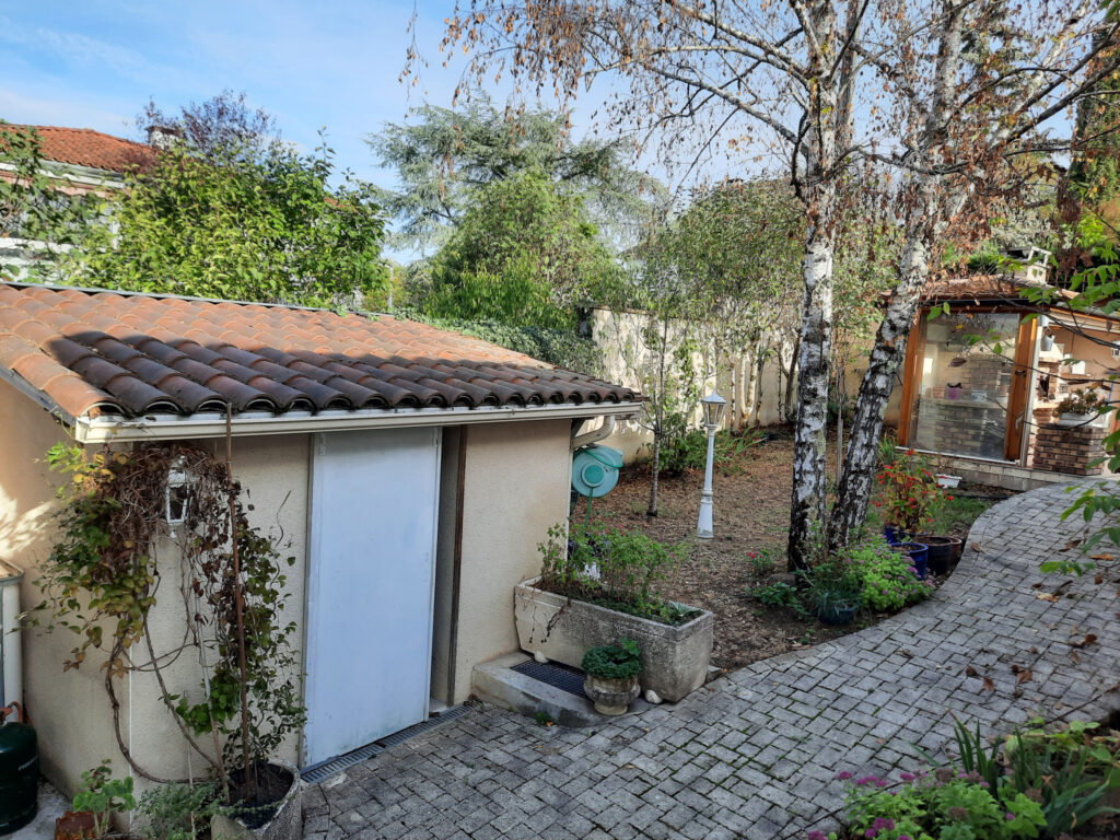 MAISON 10 Pièces 220m2 FIGEAC