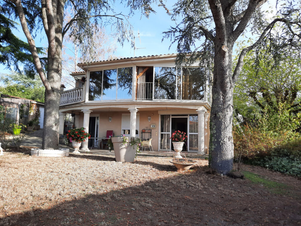 MAISON 10 Pièces 220m2 FIGEAC