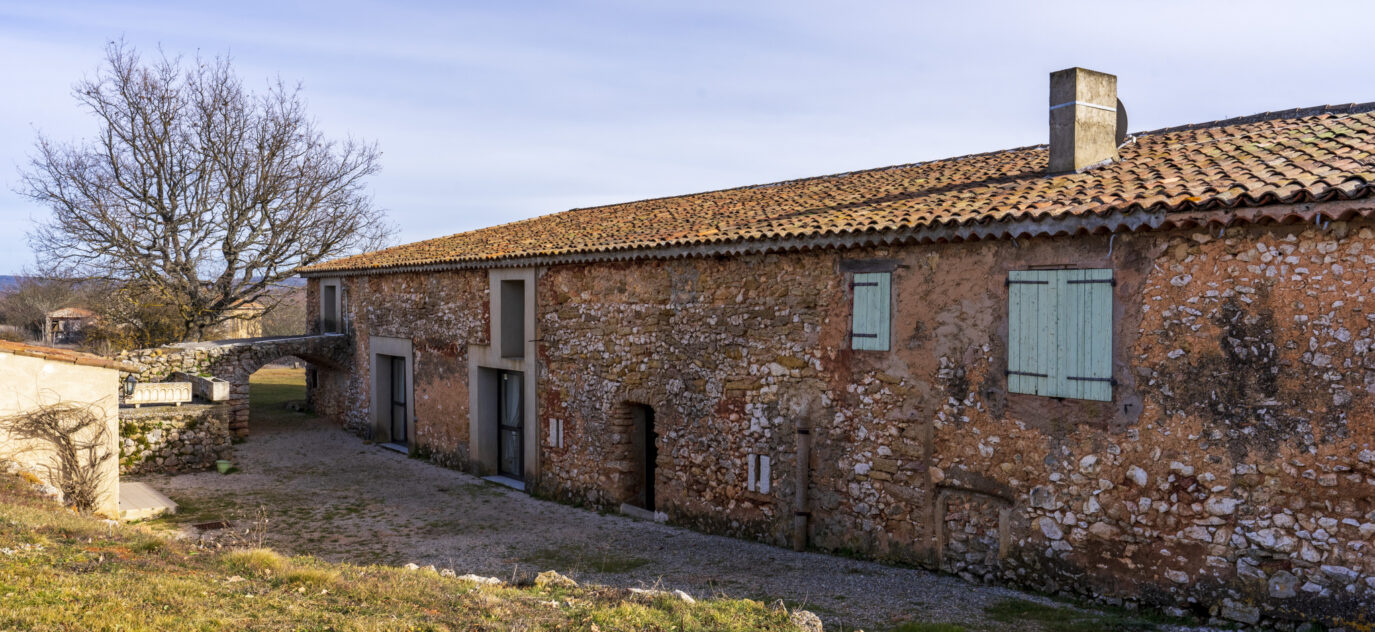 A Vendre, Propriété de 1.400 m2 sur 220 ha à l’Est d’Aix-en-