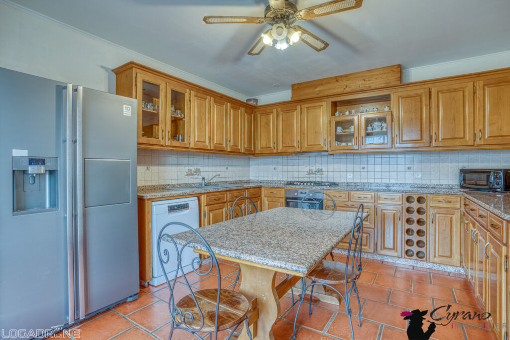 Ensemble immobilier 350 m2 habitables avec dépendances, appa