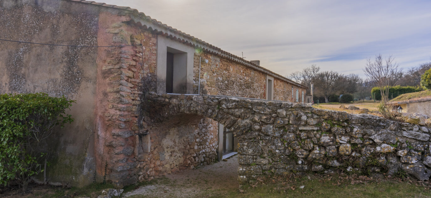 A Vendre, Propriété de 1.400 m2 sur 220 ha à l’Est d’Aix-en-