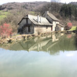 Authentique moulin à eau dans le Cantal, habitable de suite
