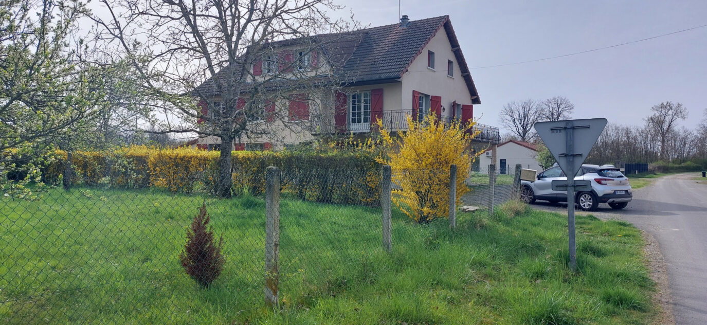 Propriété de famille dans joli village proche de Vichy