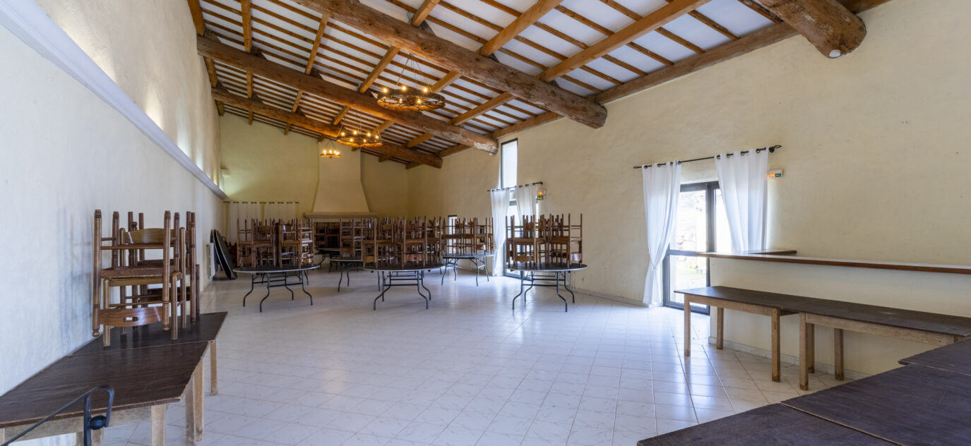 A Vendre, Propriété de 1.400 m2 sur 220 ha à l’Est d’Aix-en-