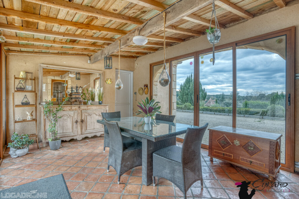 Ensemble immobilier 350 m2 habitables avec dépendances, appa