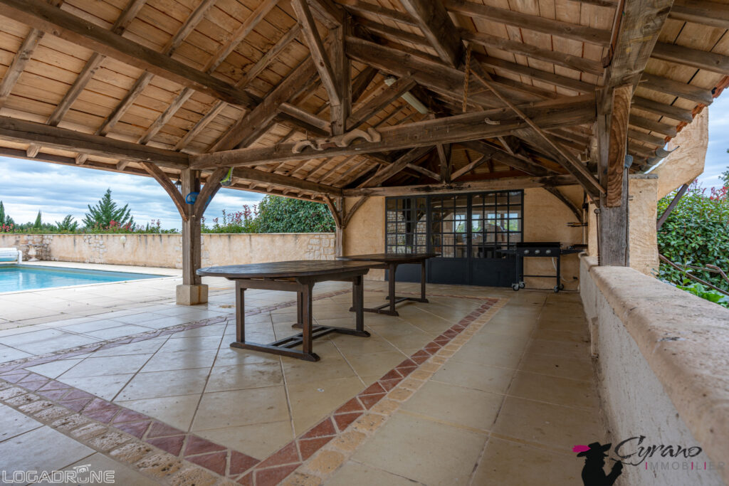 Ensemble immobilier 350 m2 habitables avec dépendances, appa