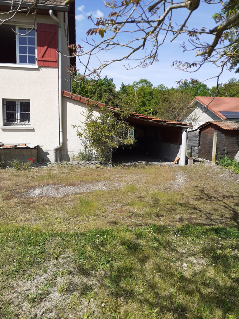 Propriété de famille dans joli village proche de Vichy – 12 pièces – 6 chambres – 300 m²