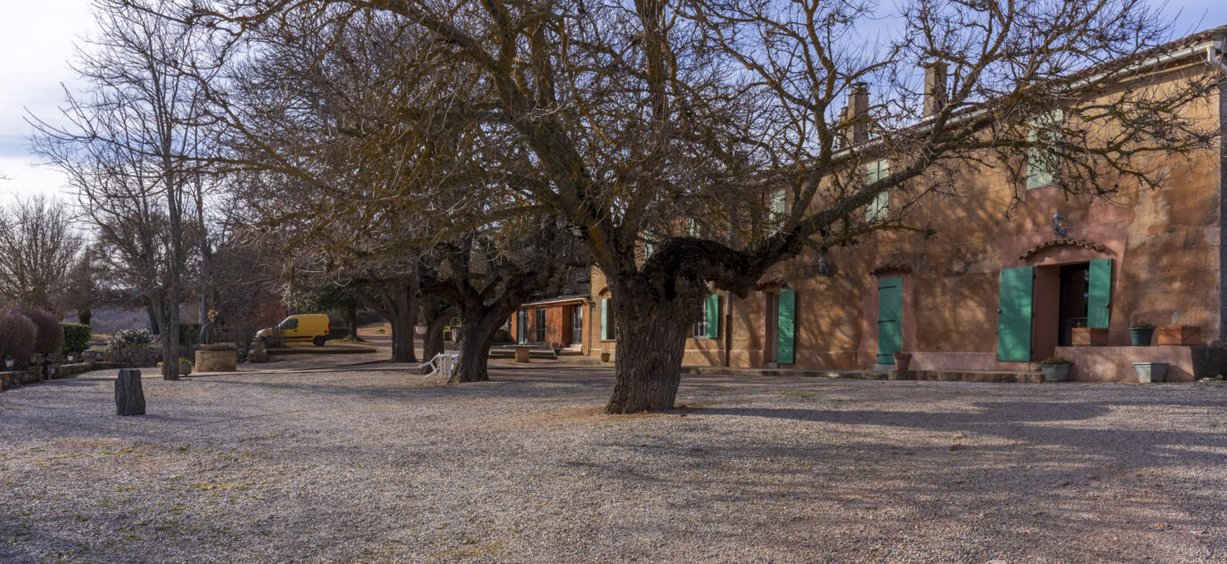 A Vendre, Propriété de 1.400 m2 sur 220 ha à l’Est d’Aix-en-