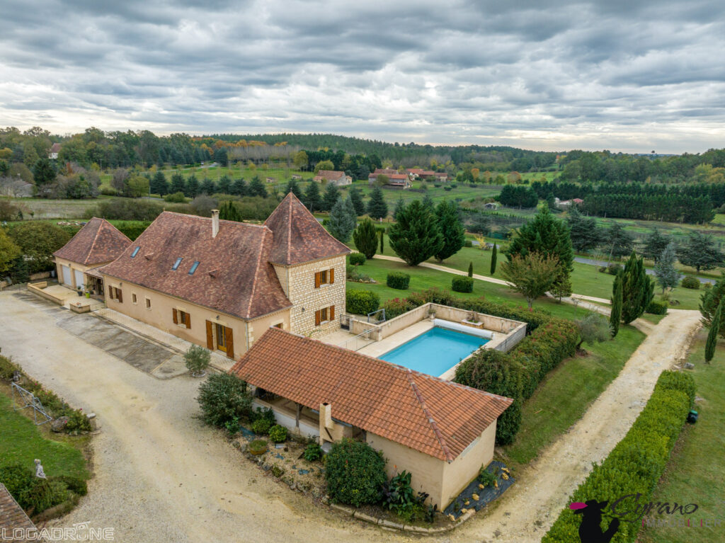 Ensemble immobilier 350 m2 habitables avec dépendances, appa