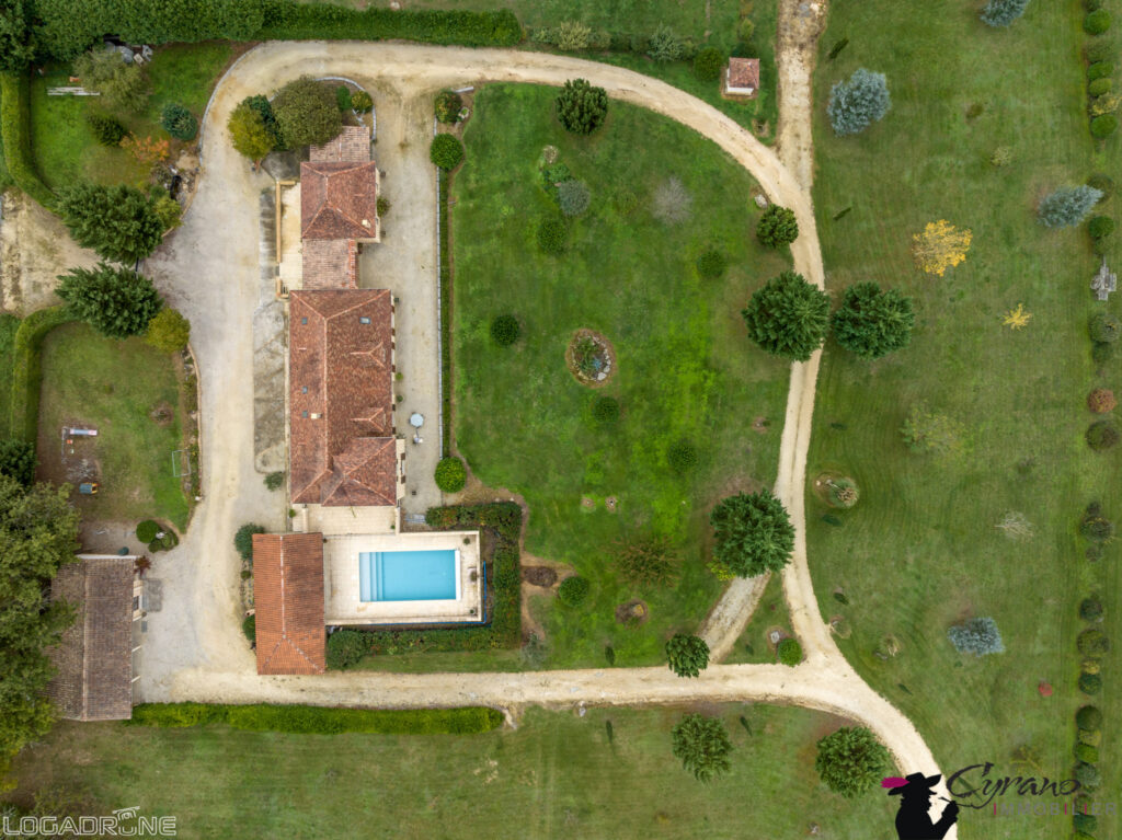 Ensemble immobilier 350 m2 habitables avec dépendances, appa