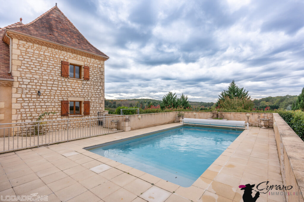 Ensemble immobilier 350 m2 habitables avec dépendances, appa