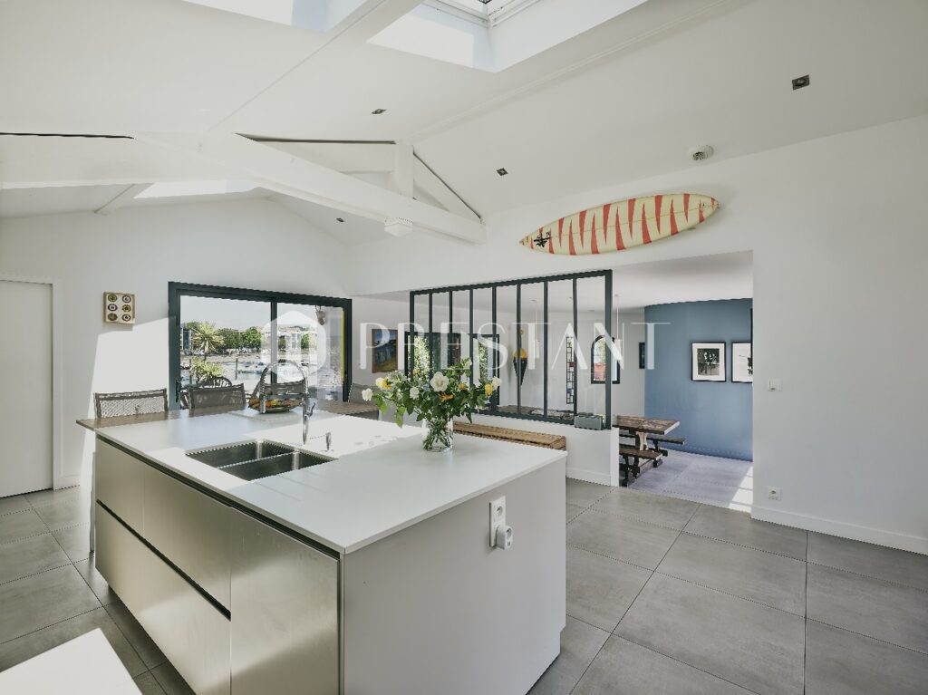 Maison – 8 pièces – 6 chambres – 12 voyageurs – 300 m²