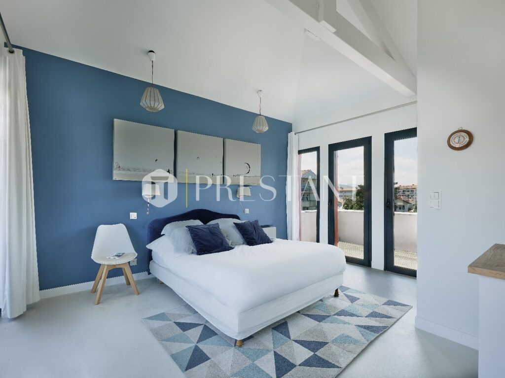 Maison – 8 pièces – 6 chambres – 12 voyageurs – 300 m²