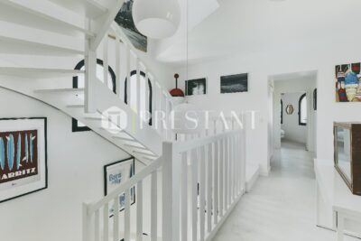 Maison – 8 pièces – 6 chambres – 12 voyageurs – 300 m²