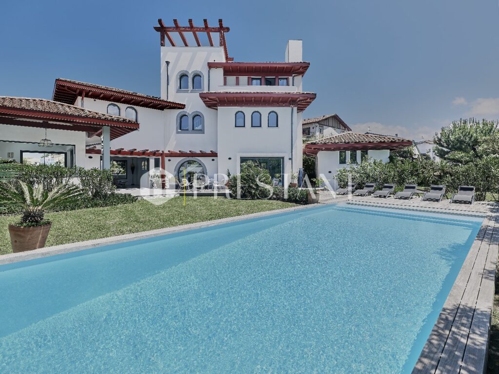 Maison – 8 pièces – 6 chambres – 12 voyageurs – 300 m²