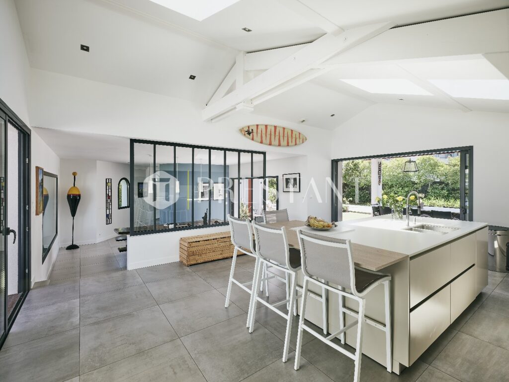 Maison – 8 pièces – 6 chambres – 12 voyageurs – 300 m²