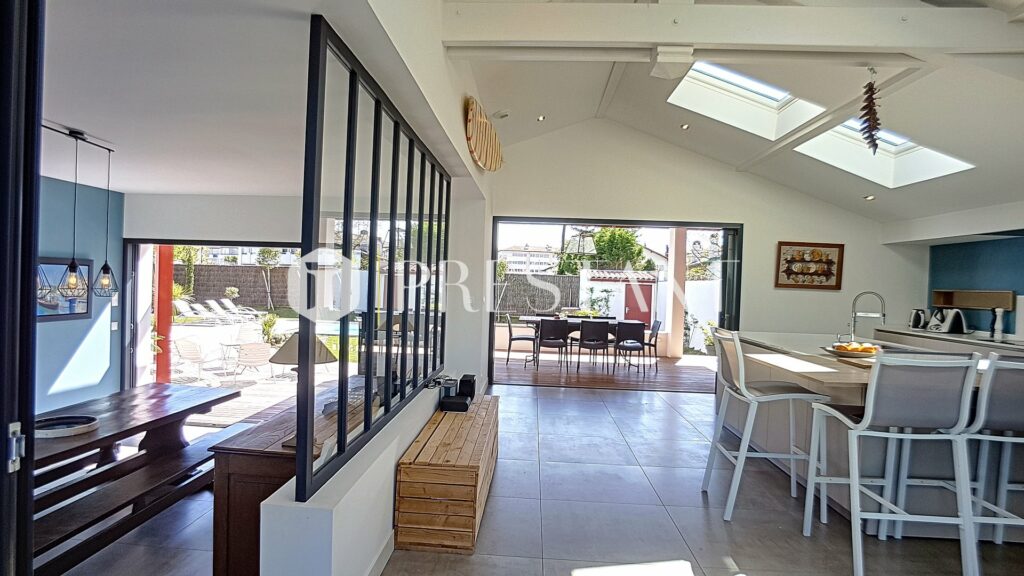 Maison – 6 chambres – 12 voyageurs – 300 m²