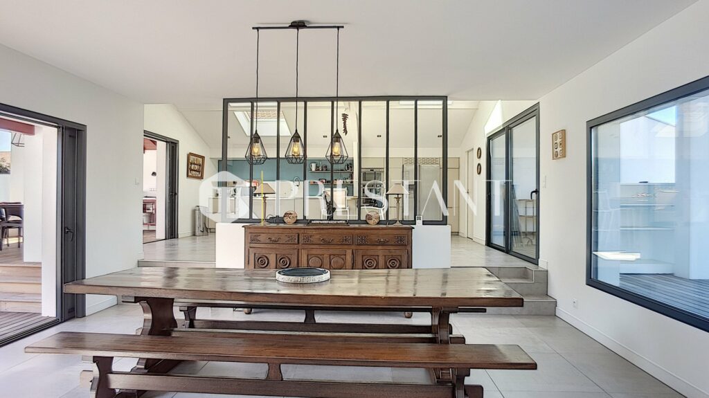 Maison – 6 chambres – 12 voyageurs – 300 m²