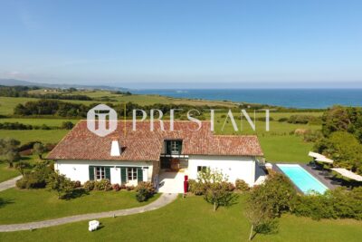 Maison – 7 pièces – 6 chambres – 12 voyageurs – 400 m²