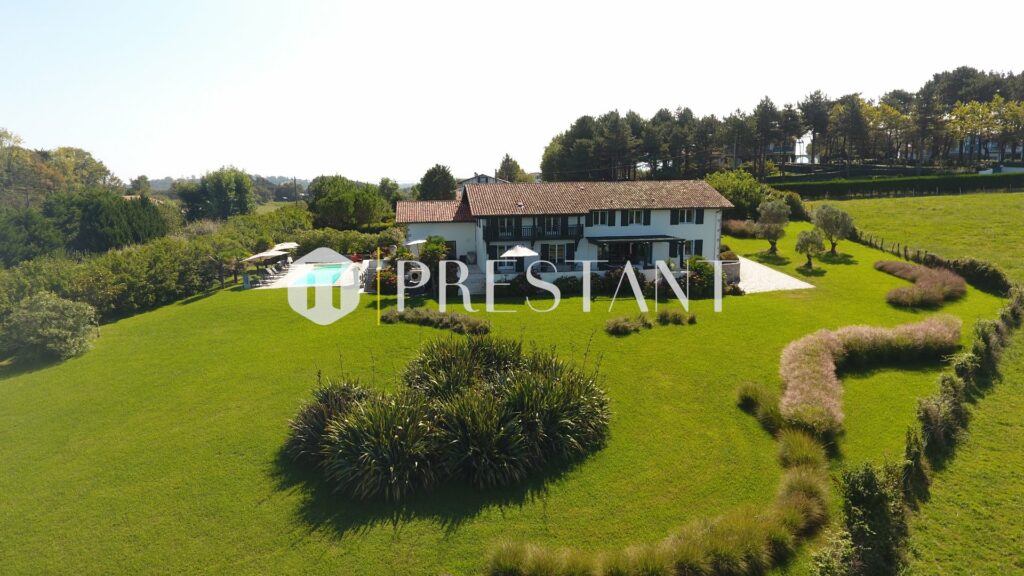 Maison – 6 chambres – 13 voyageurs – 400 m²