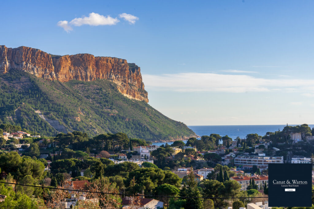 À Vendre, Maison de 200 m2 avec Vue Mer et Piscine sur un Te – 8 pièces – 7 chambres – 200 m²