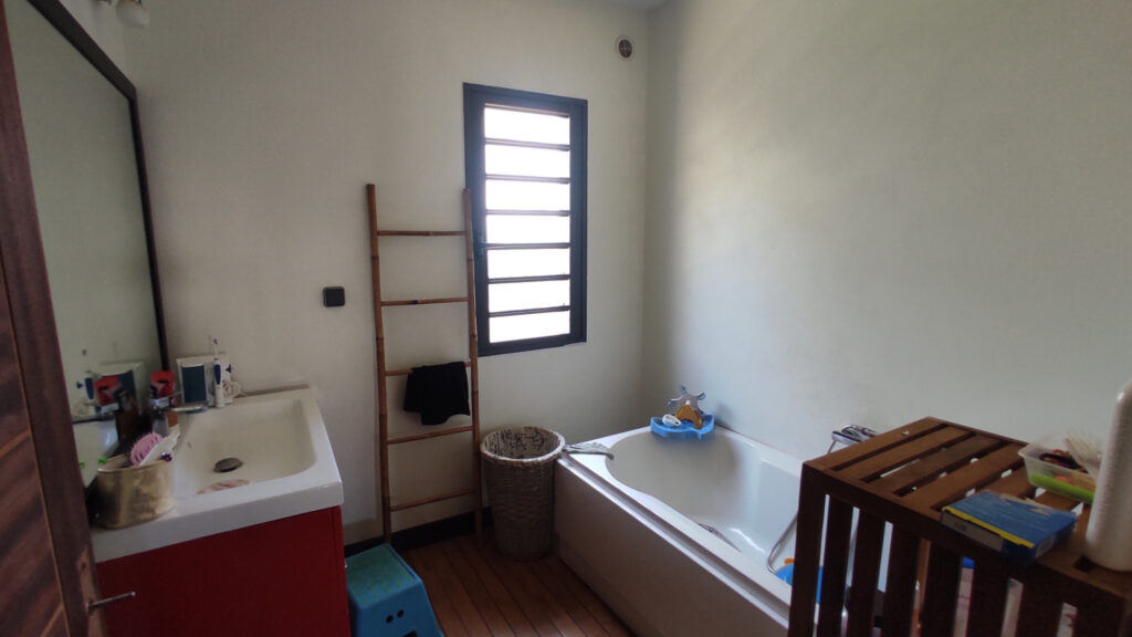 DIRECT IMMOBILIER, LE TAMPON (trois mares) – Maison de 153 m – 5 pièces – 4 chambres – 0.153 m²