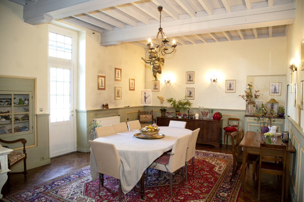  DEMEURE DE PRESTIGE AVEC PISCINE AU COEUR DES VIGNES!