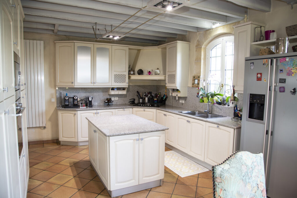  DEMEURE DE PRESTIGE AVEC PISCINE AU COEUR DES VIGNES!