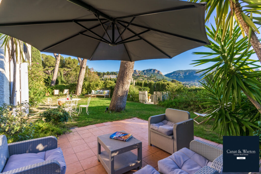 À Vendre, Maison de 200 m2 avec Vue Mer et Piscine sur un Te – 8 pièces – 7 chambres – 200 m²