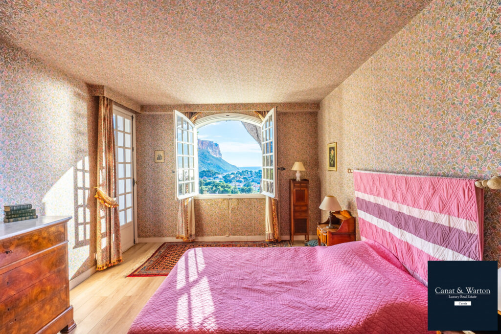 À Vendre, Maison de 200 m2 avec Vue Mer et Piscine sur un Te – 8 pièces – 7 chambres – 200 m²