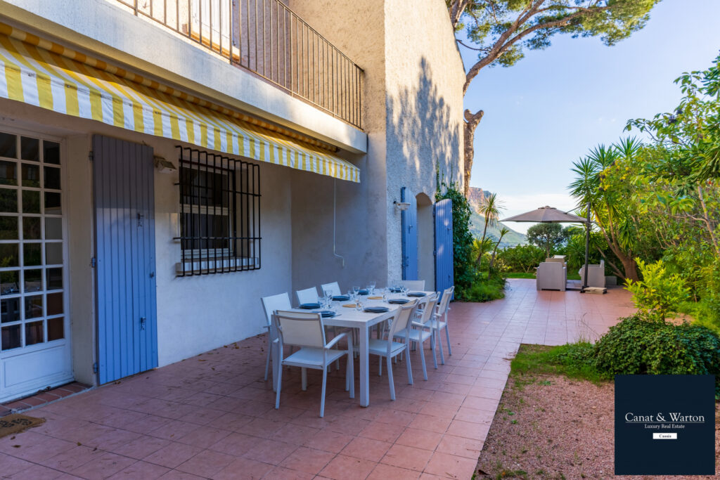 À Vendre, Maison de 200 m2 avec Vue Mer et Piscine sur un Te – 8 pièces – 7 chambres – 200 m²