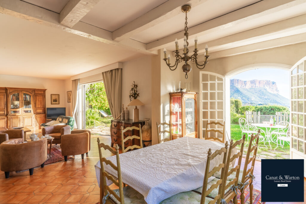 À Vendre, Maison de 200 m2 avec Vue Mer et Piscine sur un Te – 8 pièces – 7 chambres – 200 m²