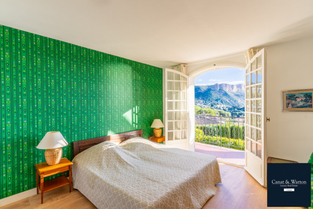 À Vendre, Maison de 200 m2 avec Vue Mer et Piscine sur un Te – 8 pièces – 7 chambres – 200 m²