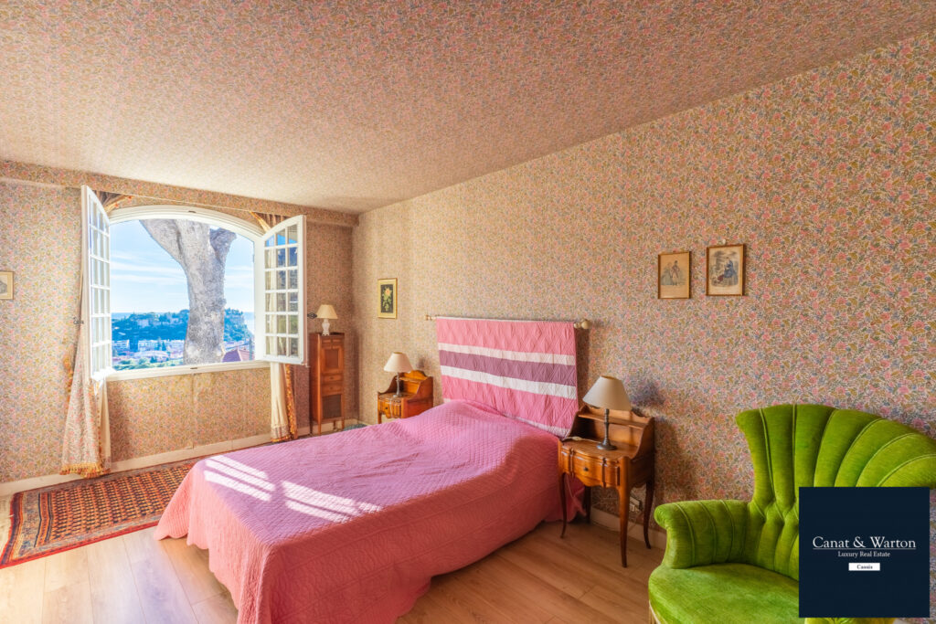 À Vendre, Maison de 200 m2 avec Vue Mer et Piscine sur un Te – 8 pièces – 7 chambres – 200 m²