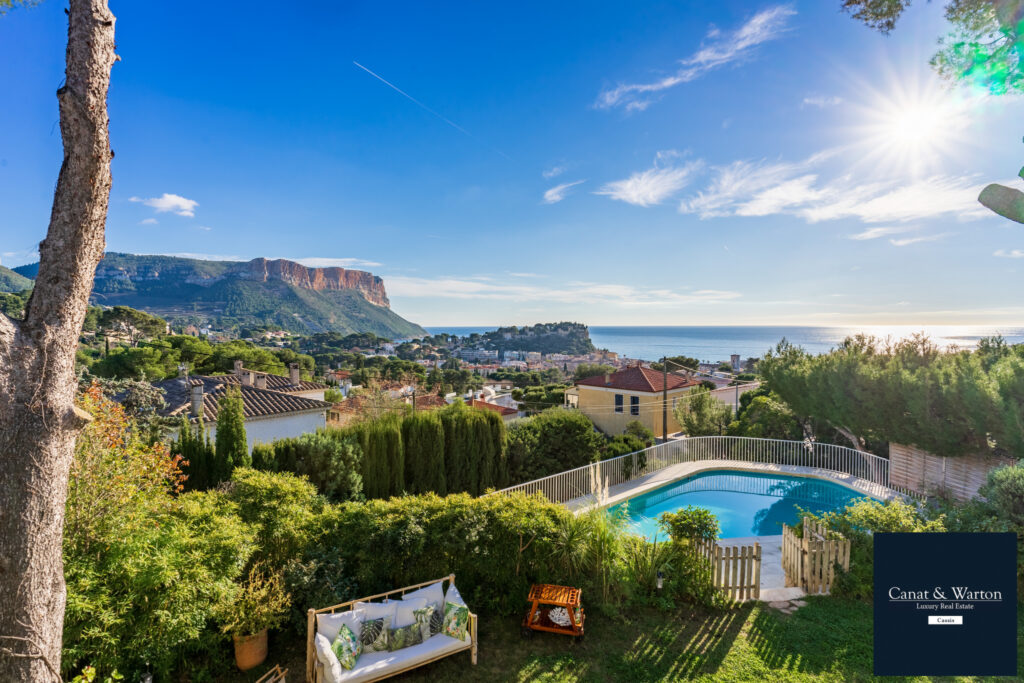 À Vendre, Maison de 200 m2 avec Vue Mer et Piscine sur un Te – 8 pièces – 7 chambres – 200 m²