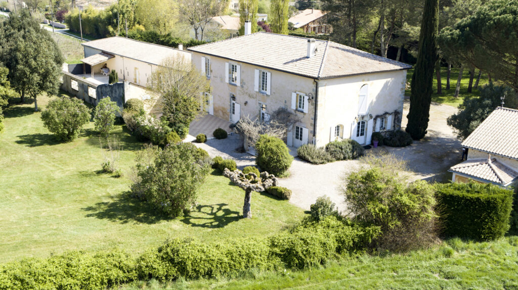  DEMEURE DE PRESTIGE AVEC PISCINE AU COEUR DES VIGNES!