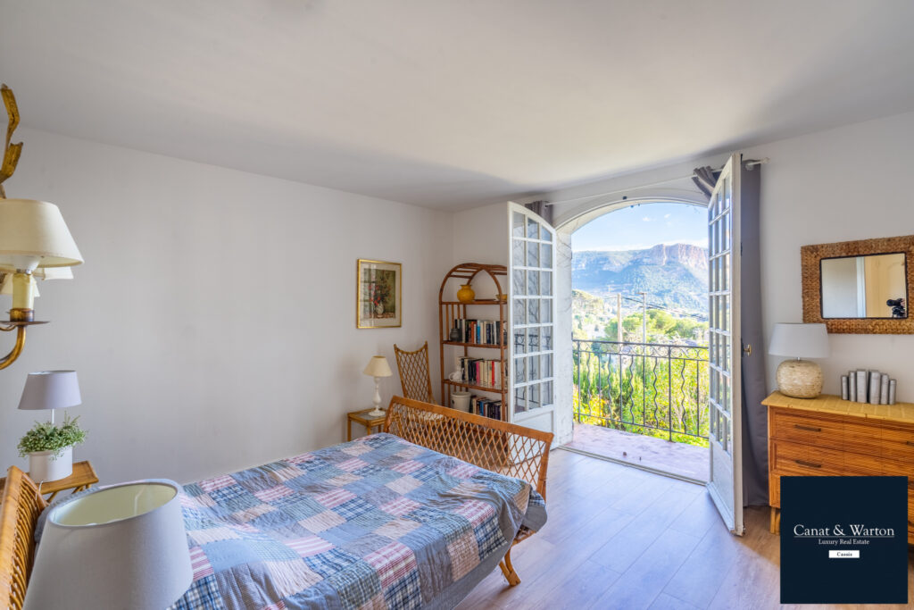 À Vendre, Maison de 200 m2 avec Vue Mer et Piscine sur un Te – 8 pièces – 7 chambres – 200 m²