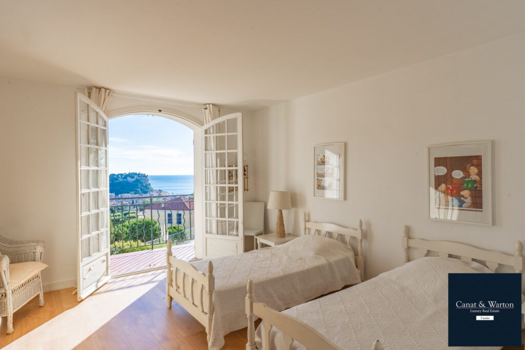 À Vendre, Maison de 200 m2 avec Vue Mer et Piscine sur un Te – 8 pièces – 7 chambres – 200 m²