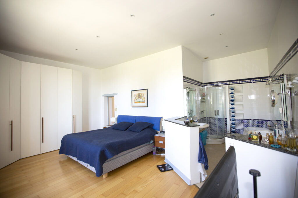  DEMEURE DE PRESTIGE AVEC PISCINE AU COEUR DES VIGNES!