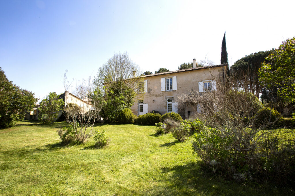  DEMEURE DE PRESTIGE AVEC PISCINE AU COEUR DES VIGNES!