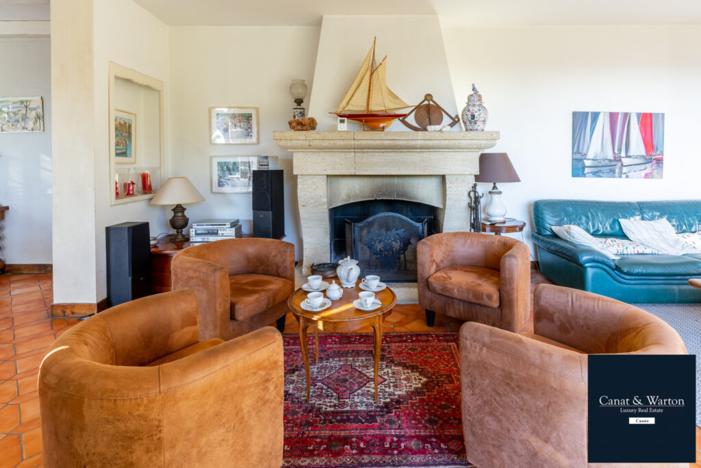 À Vendre, Maison de 200 m2 avec Vue Mer et Piscine sur un Te – 8 pièces – 7 chambres – 200 m²