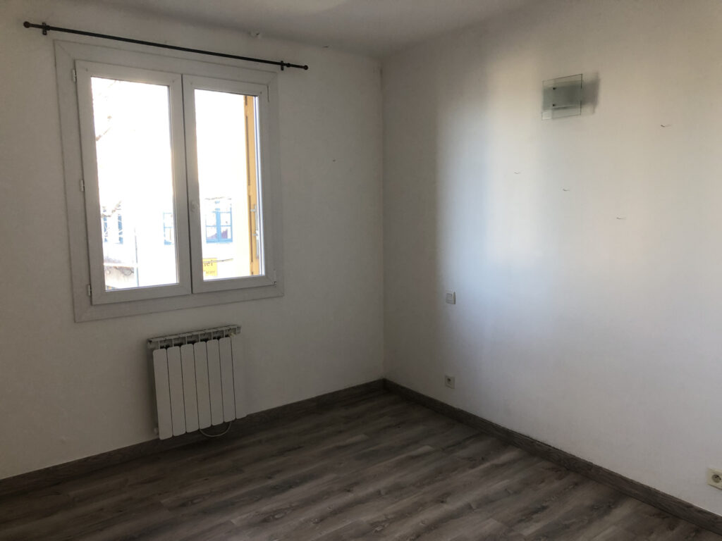 Appartement de 100 m2 avec terrasse à BONNIEUX. Superbe vue  – 5 pièces – 3 chambres – 100 m²