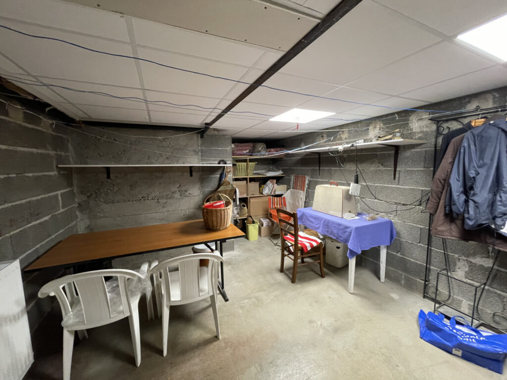 MAISON ELEVEE SUR SOUS-SOL COMPLET AVEC TERRAIN  – 6 pièces – 4 chambres – 119 m²