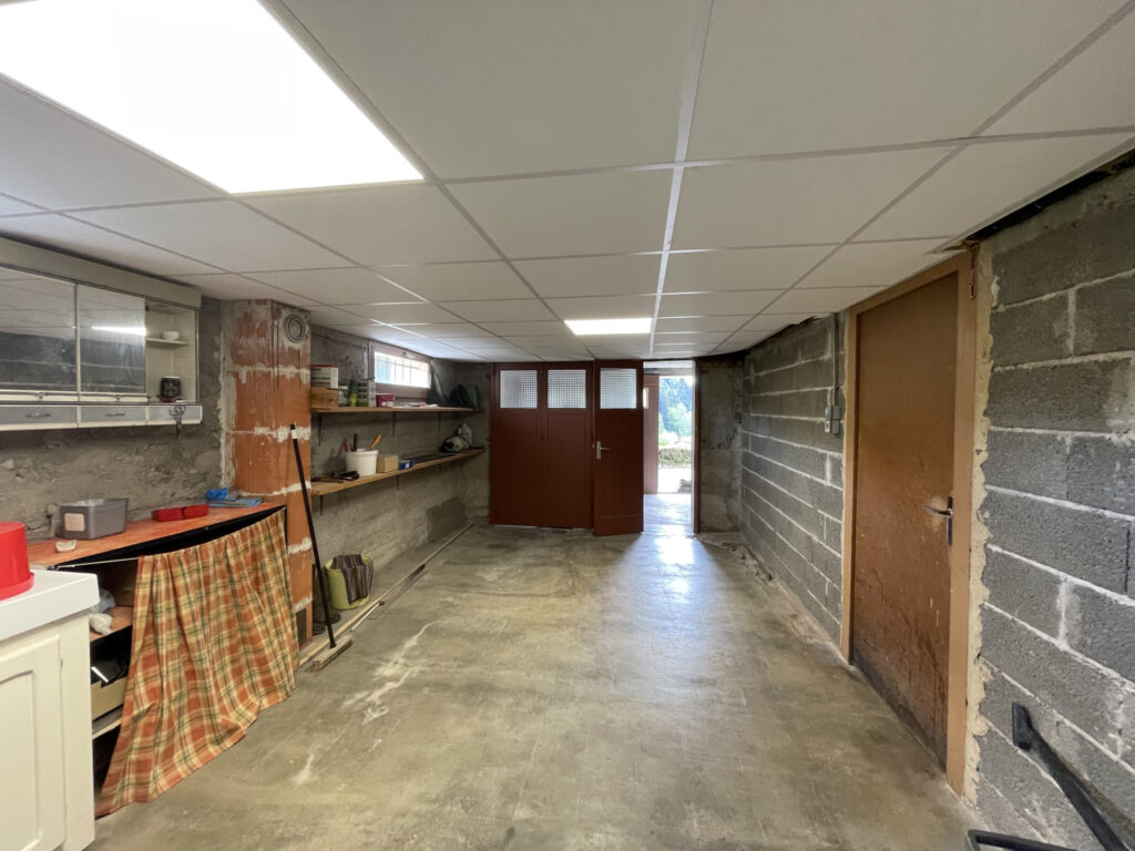 MAISON ELEVEE SUR SOUS-SOL COMPLET AVEC TERRAIN  – 6 pièces – 4 chambres – 119 m²