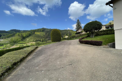 MAISON ELEVEE SUR SOUS-SOL COMPLET AVEC TERRAIN  – 6 pièces – 4 chambres – 96 m²